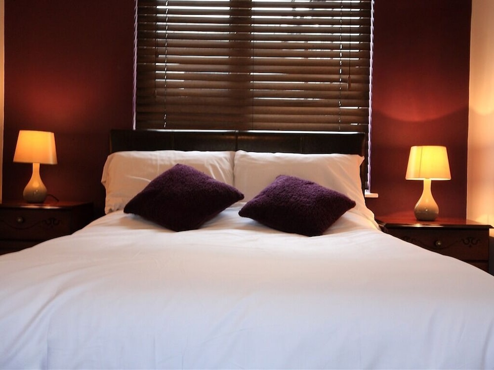 Abbey Bed and Breakfast 10/31