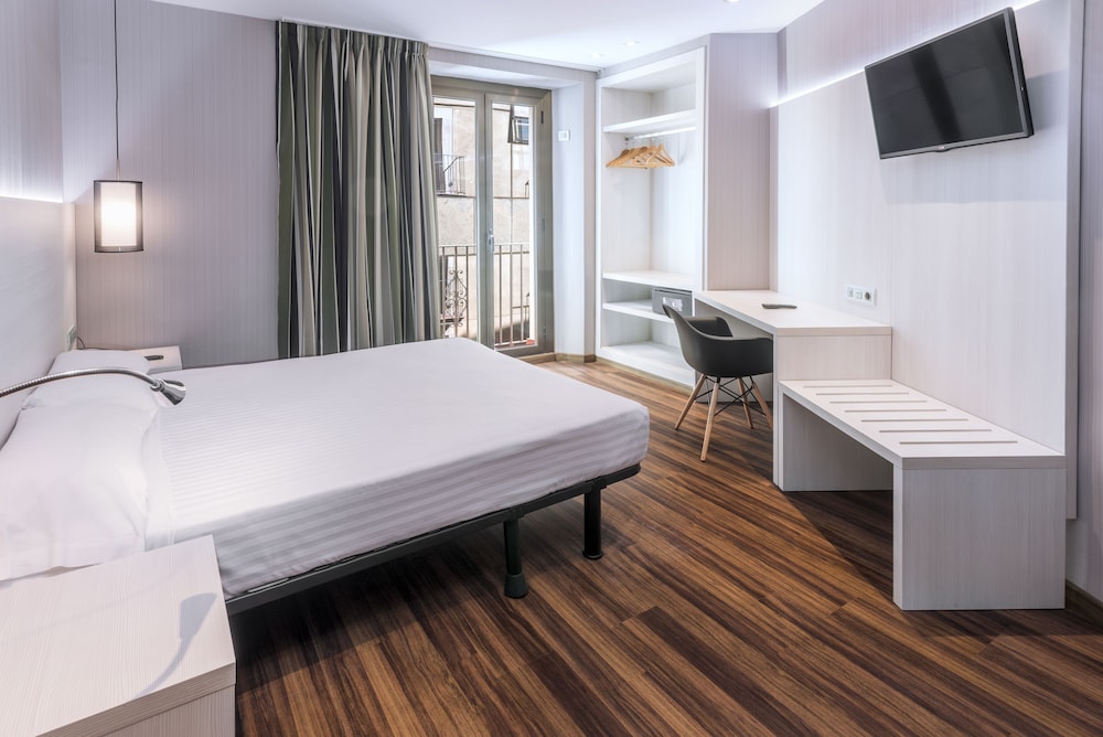 Hostal Opera Ramblas 6/38