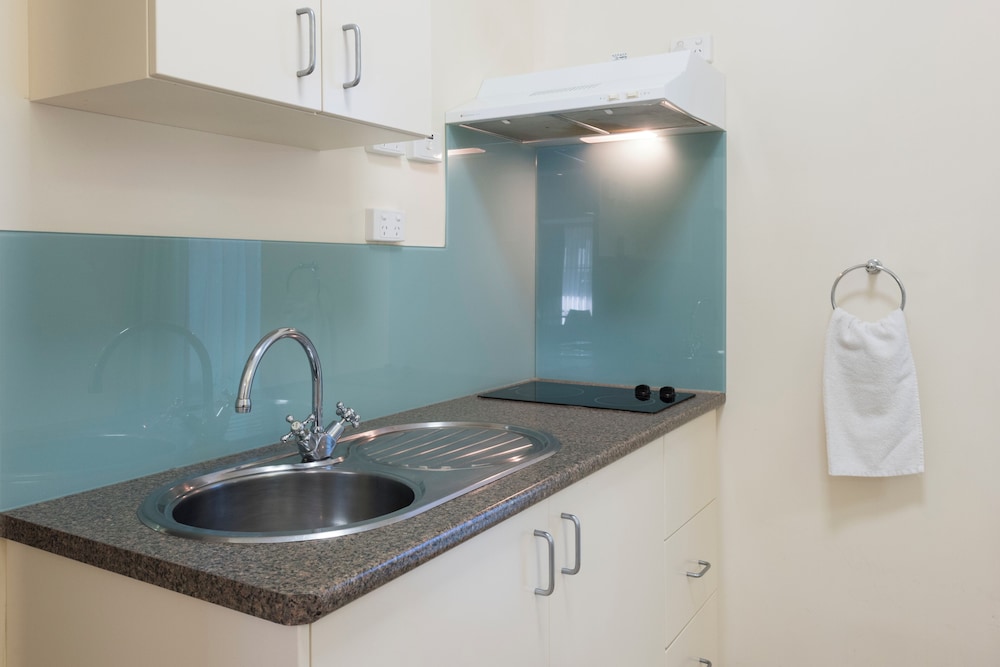 غرفة عائلية بسرير مزدوج وسريرين منفصلين، McLaren Vale Motel and Apartments 3/5