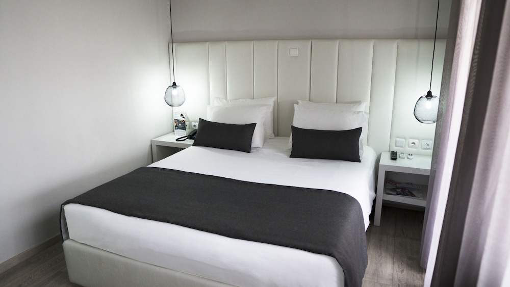 BUSINESS, SUITE