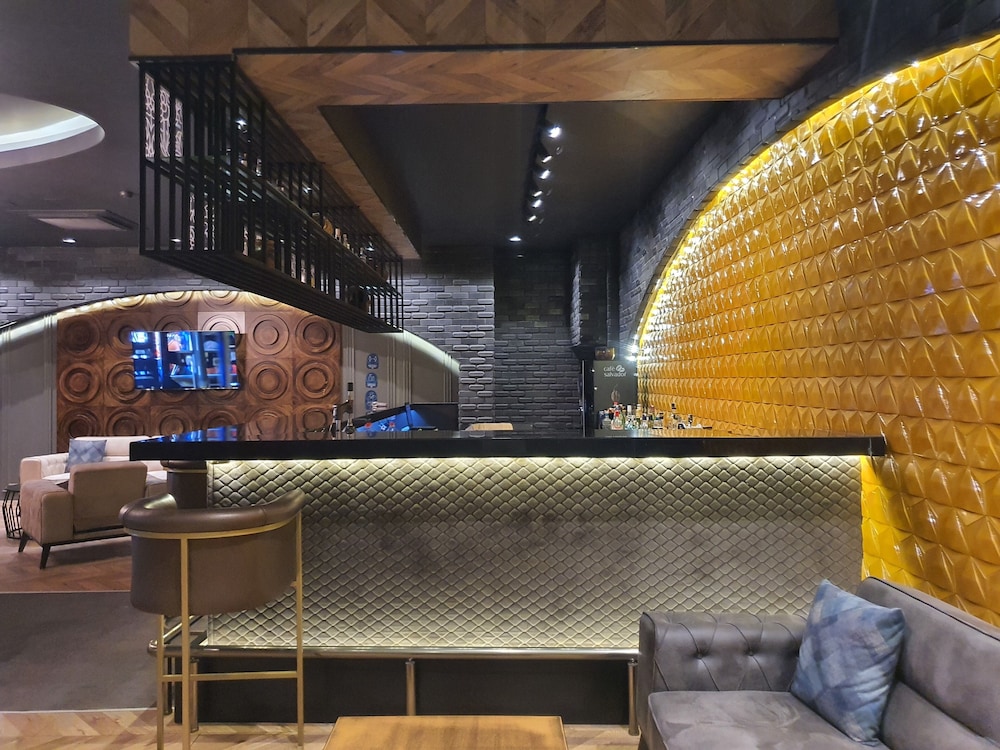 Akol Hotel 8/50