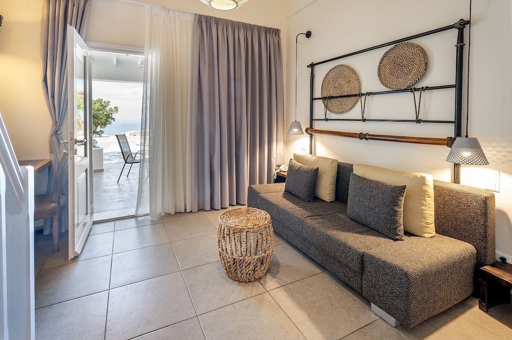 Smy Santorini Suites & Villas 42/76