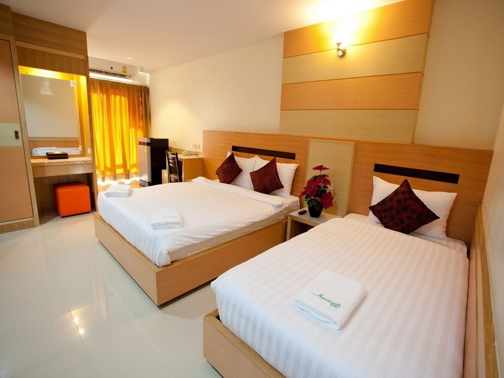 ROOM, TRIPLE