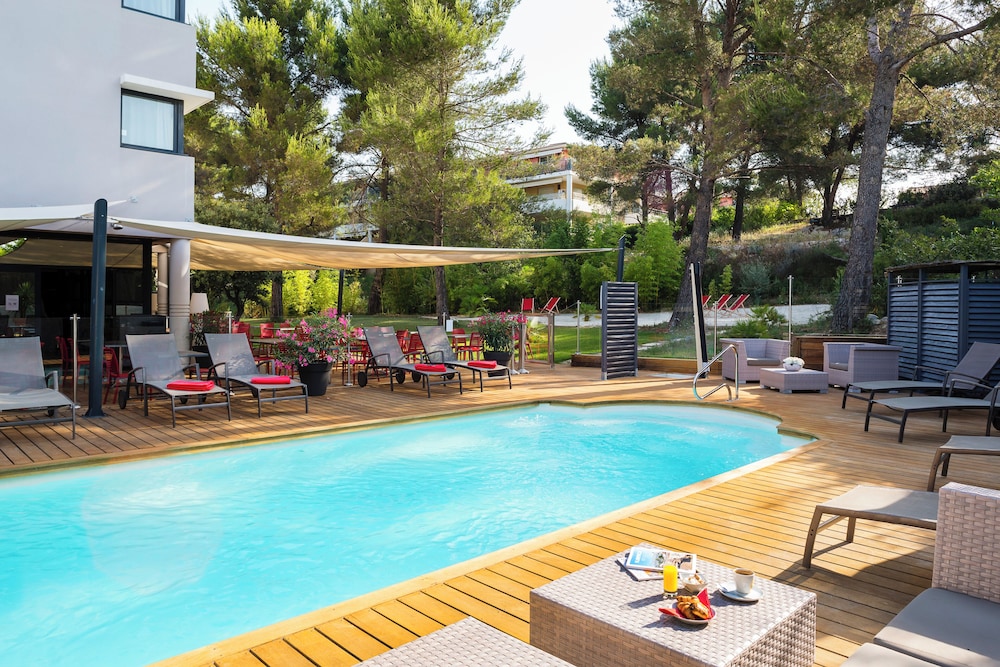 Mercure Aix-en-Provence La Duranne Gare TGV 46/50