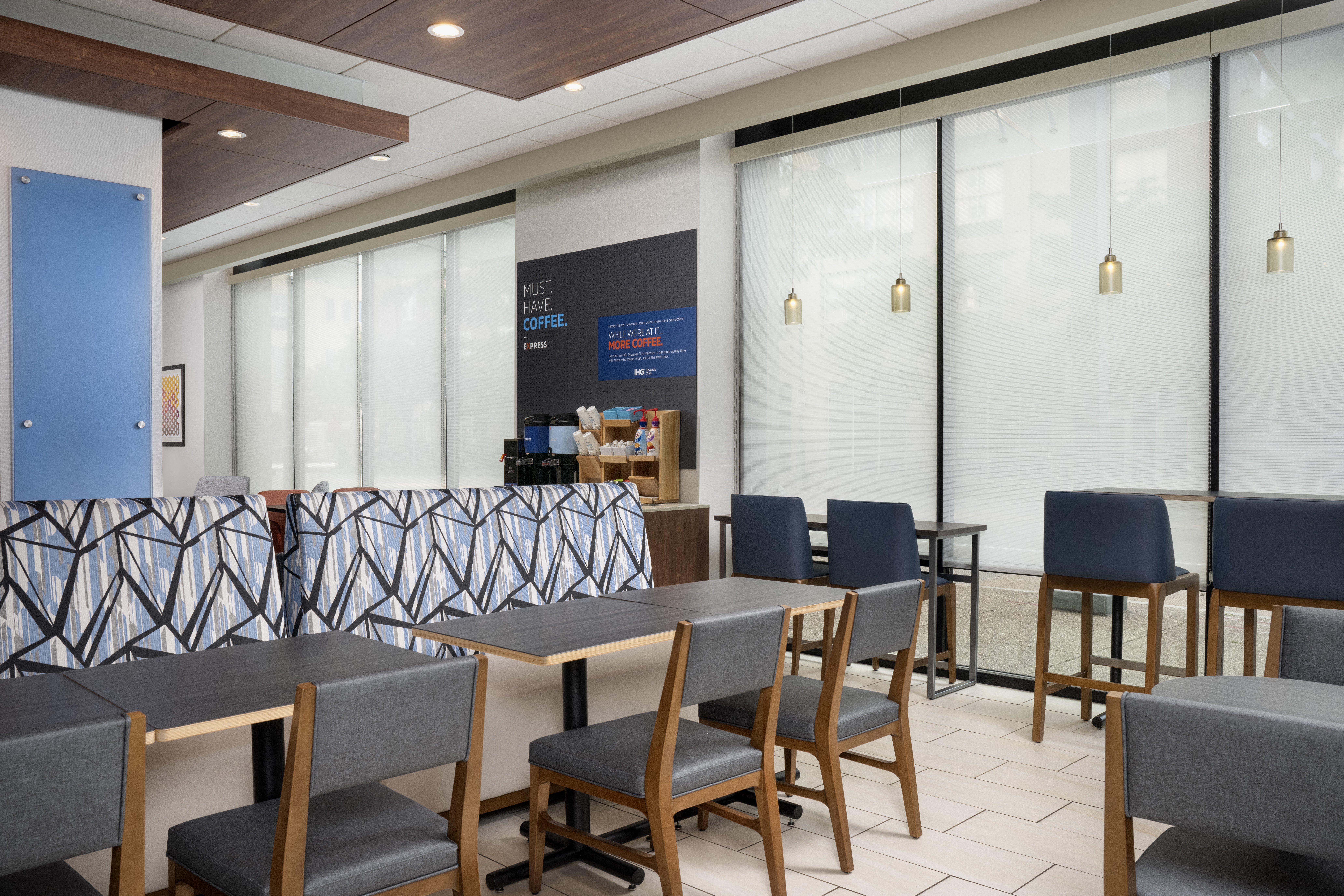 Holiday Inn Express Suites Pittsburgh North Shore 53/60