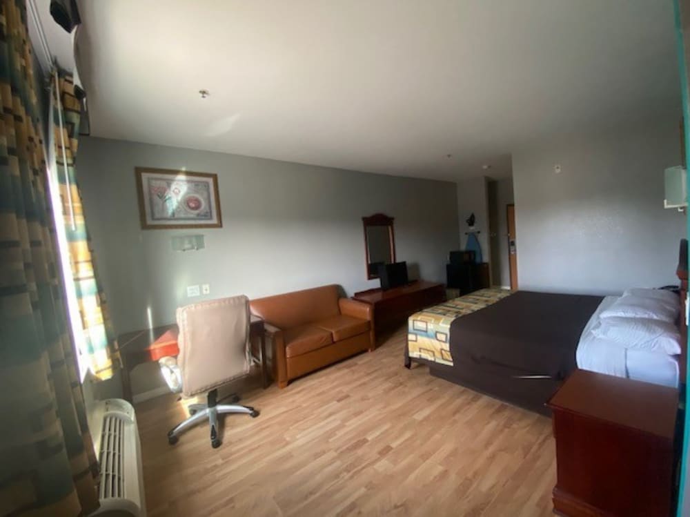 Tropicana Inn and Suites 16/22