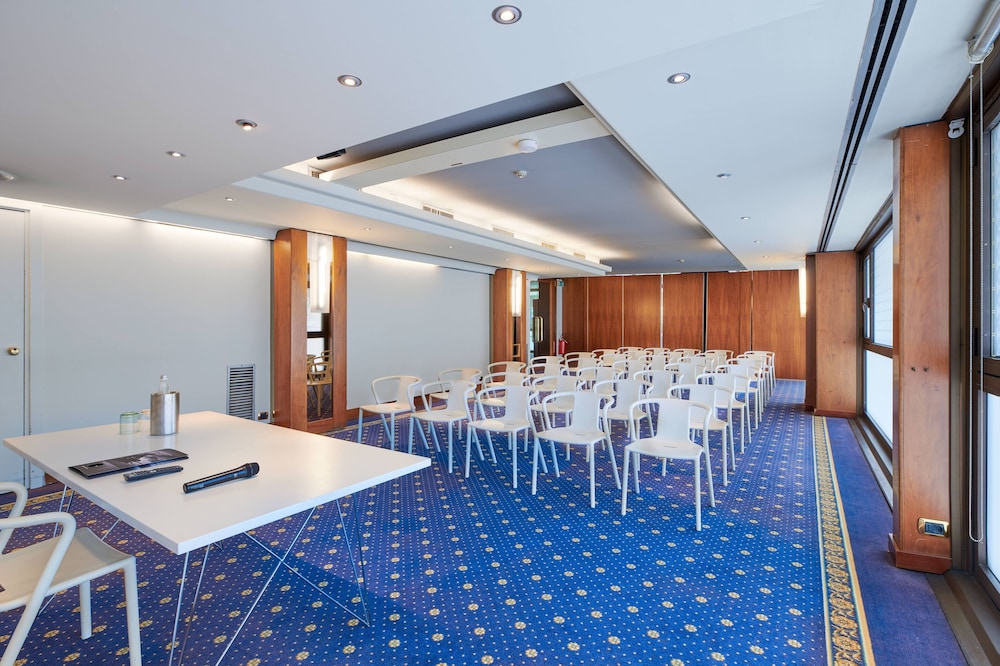 Hotel Plaza 42/47