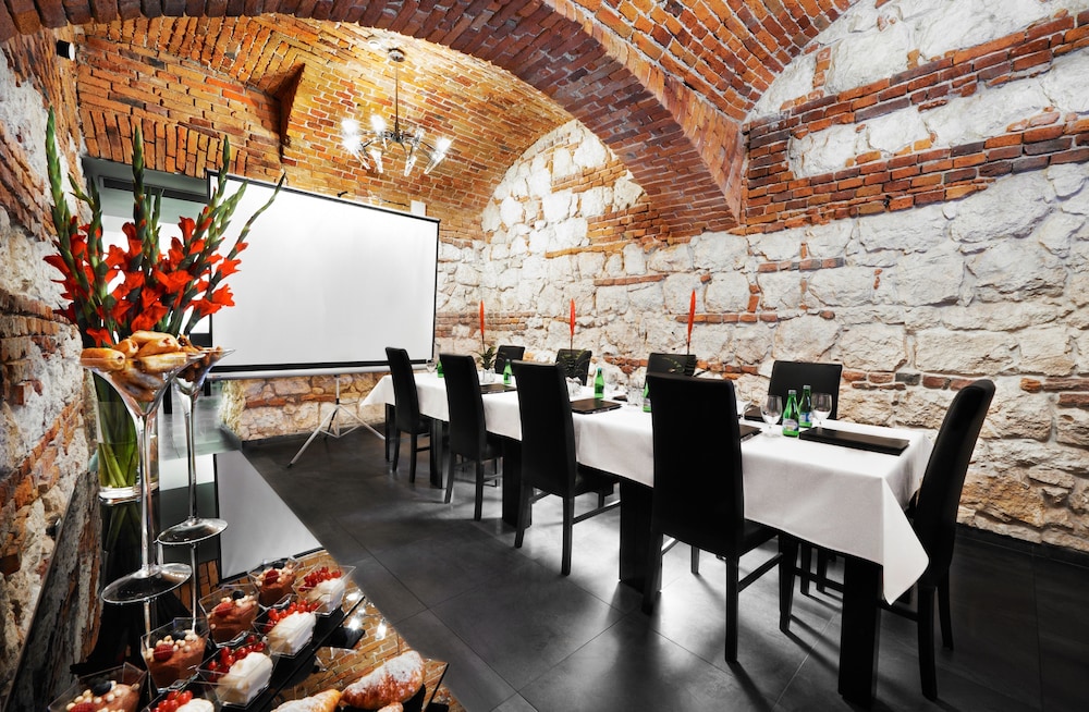 QUEEN BOUTIQUE HOTEL 46/62