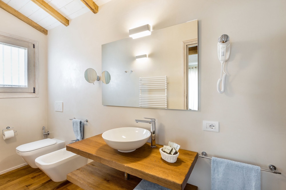 Tenuta Petra Bianca 30/32