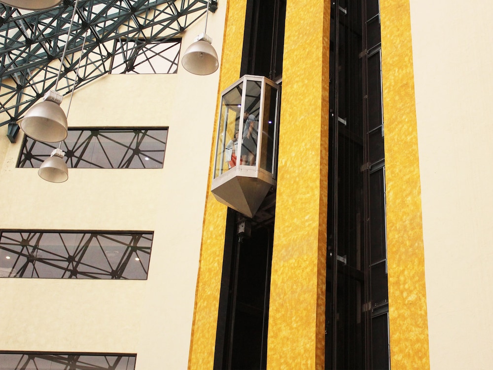 Corona Plaza Hotel 37/70