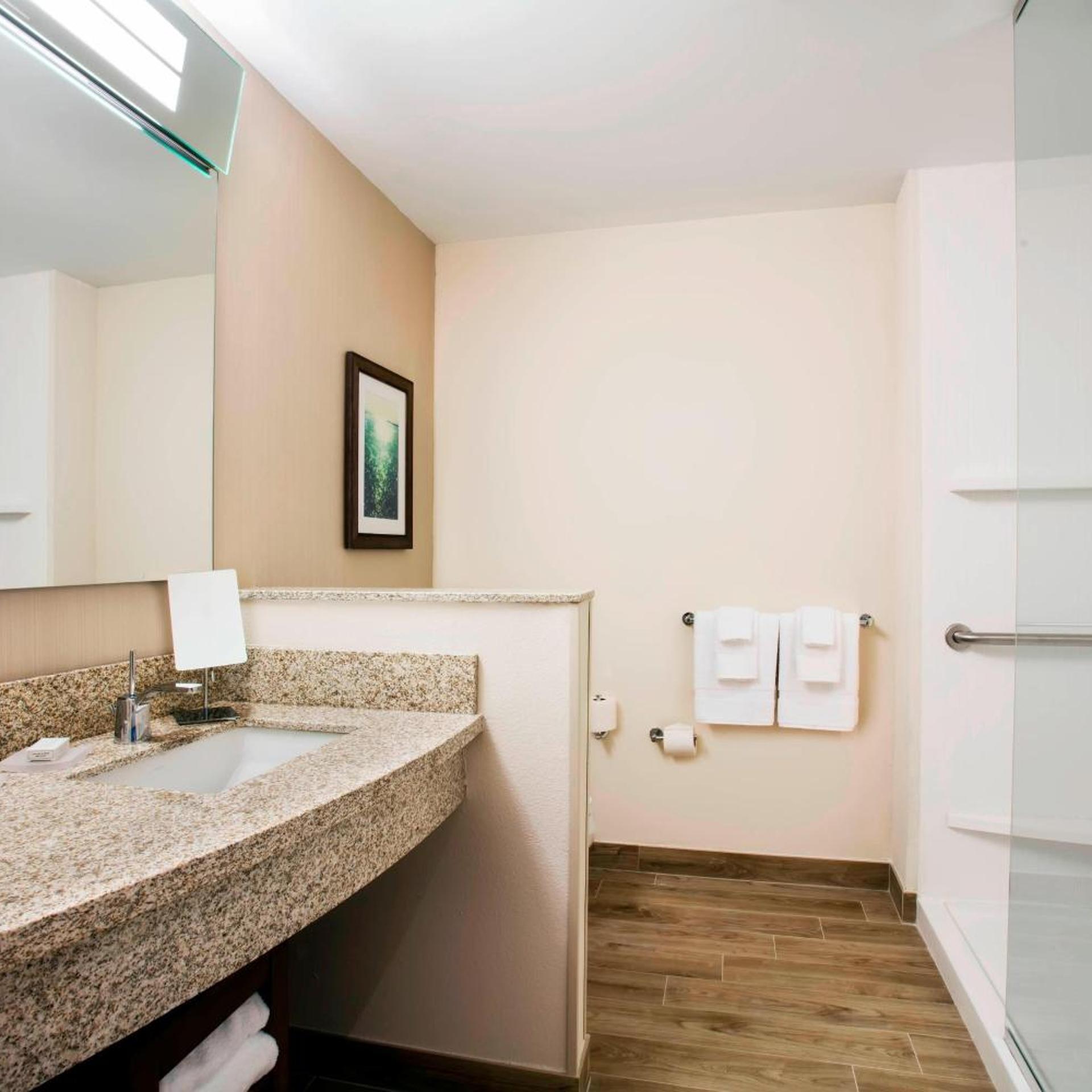 Suite, King Bed, Partial Bay View
