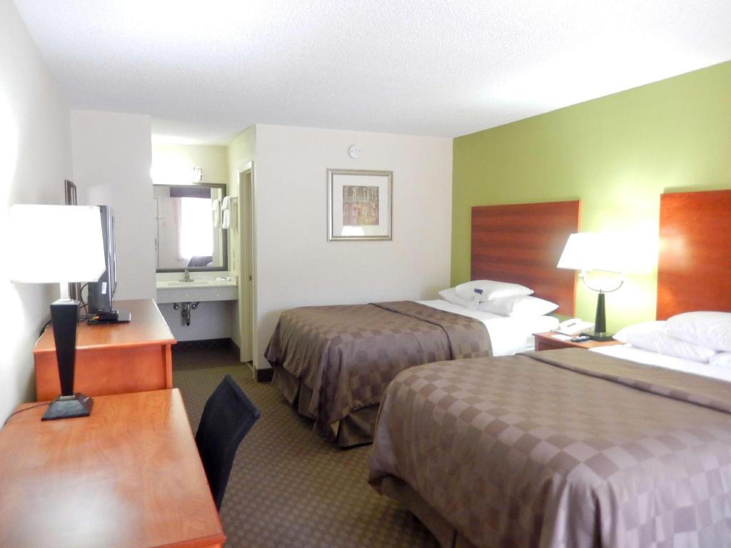 2 Full Beds - Non-Smoking, Micfridge