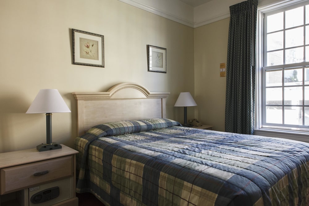 Grant Hotel 14/45