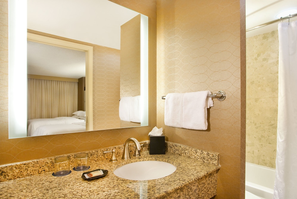 Hilton Kansas City Country Club Plaza 16/50