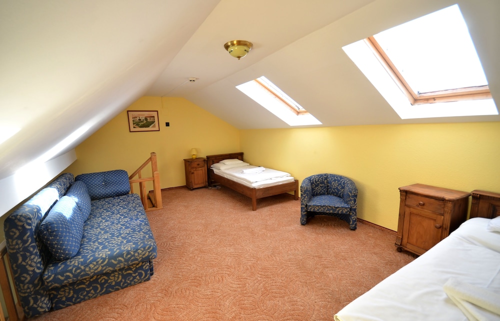 Revesz Hotel 14/42