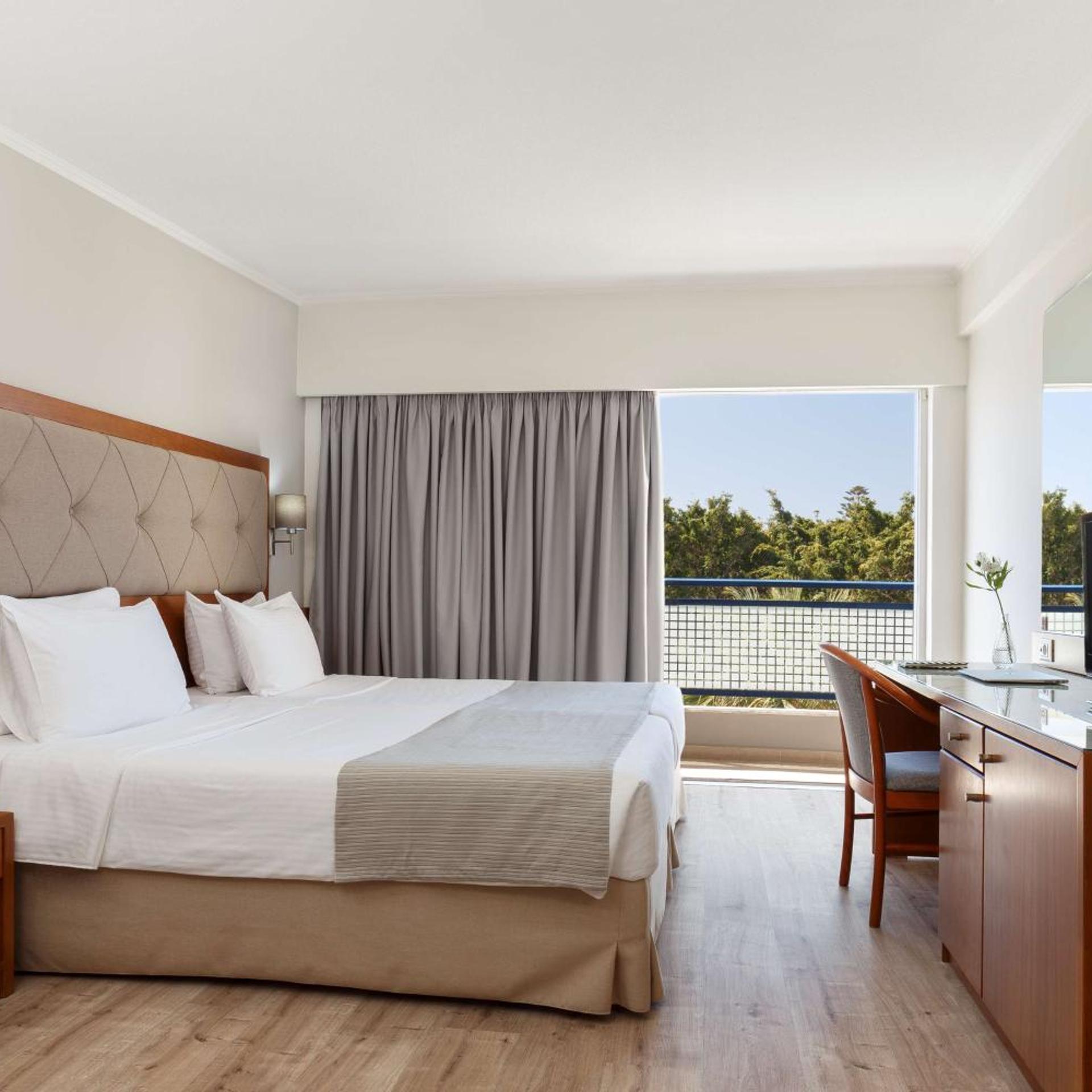 Room, Quadruple, 3 Beds, City View