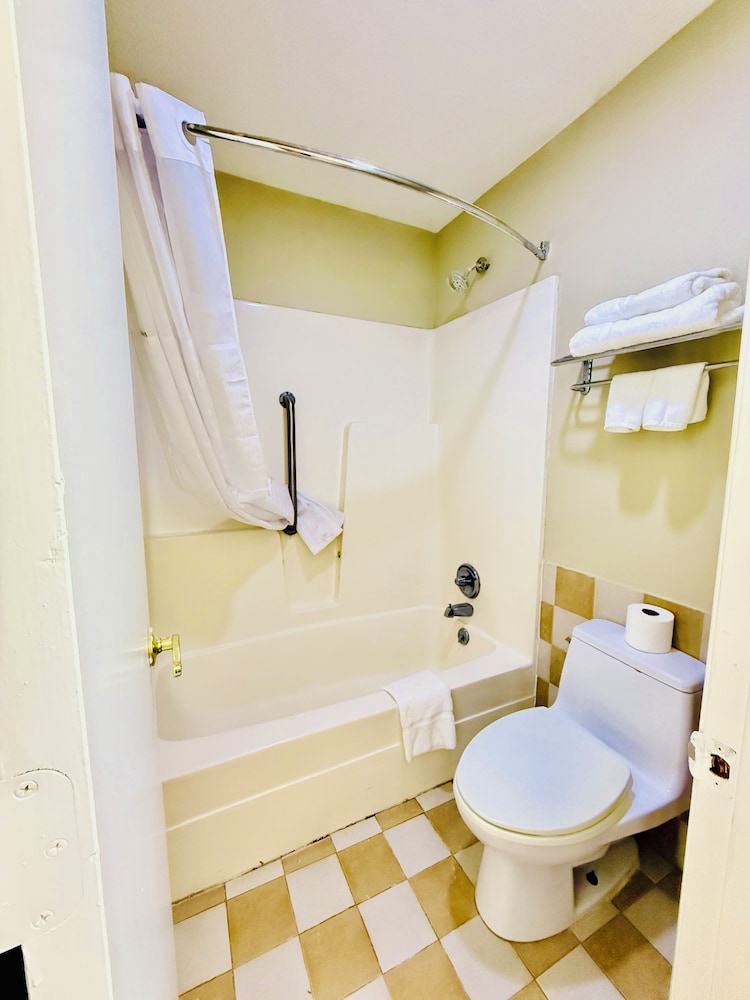 Travelodge by Wyndham Thomasville AL 48/50