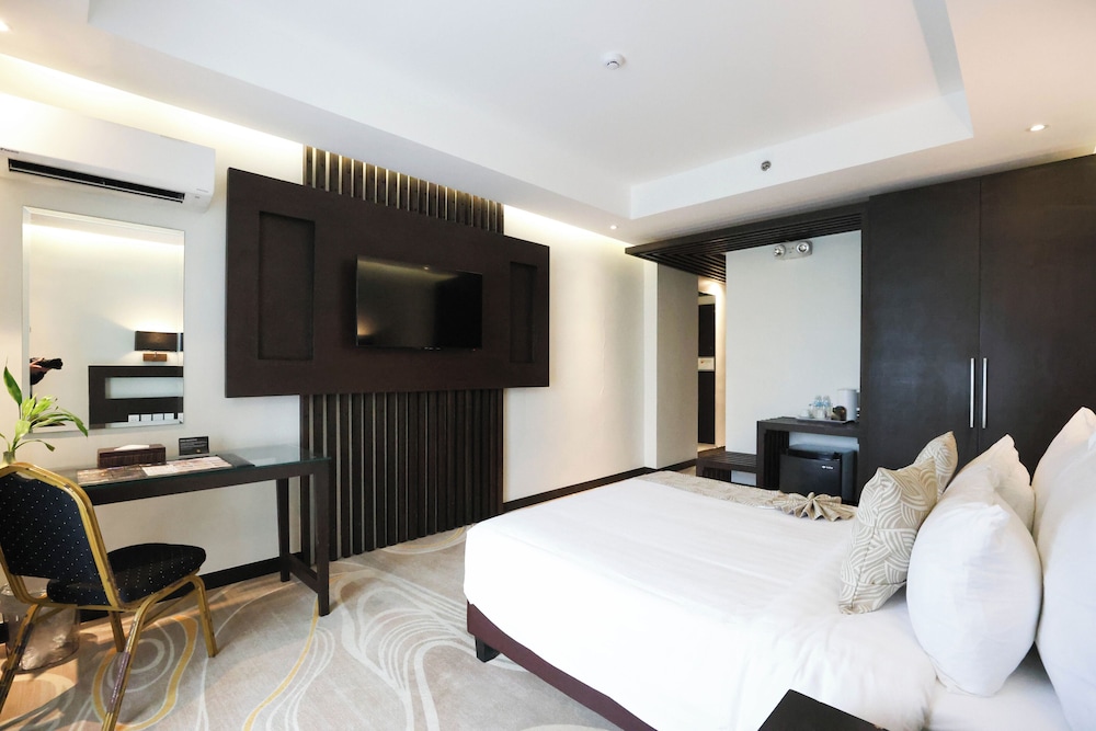 The Oriental Legazpi 20/50
