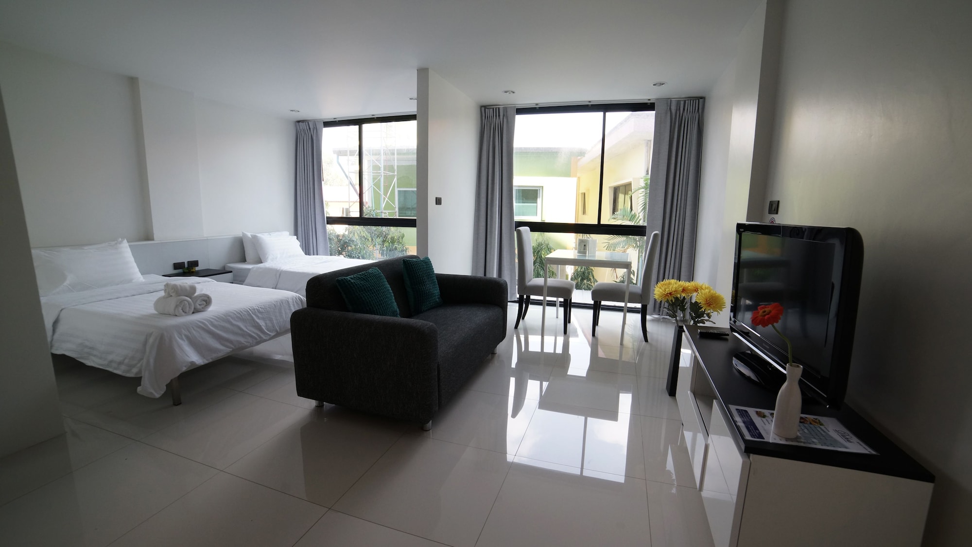 ROOM, TWIN BEDS
