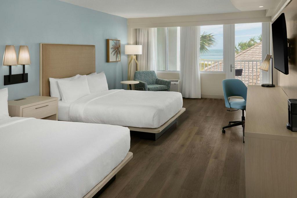 Room, 2 Queen Beds, Inland View, Accessible