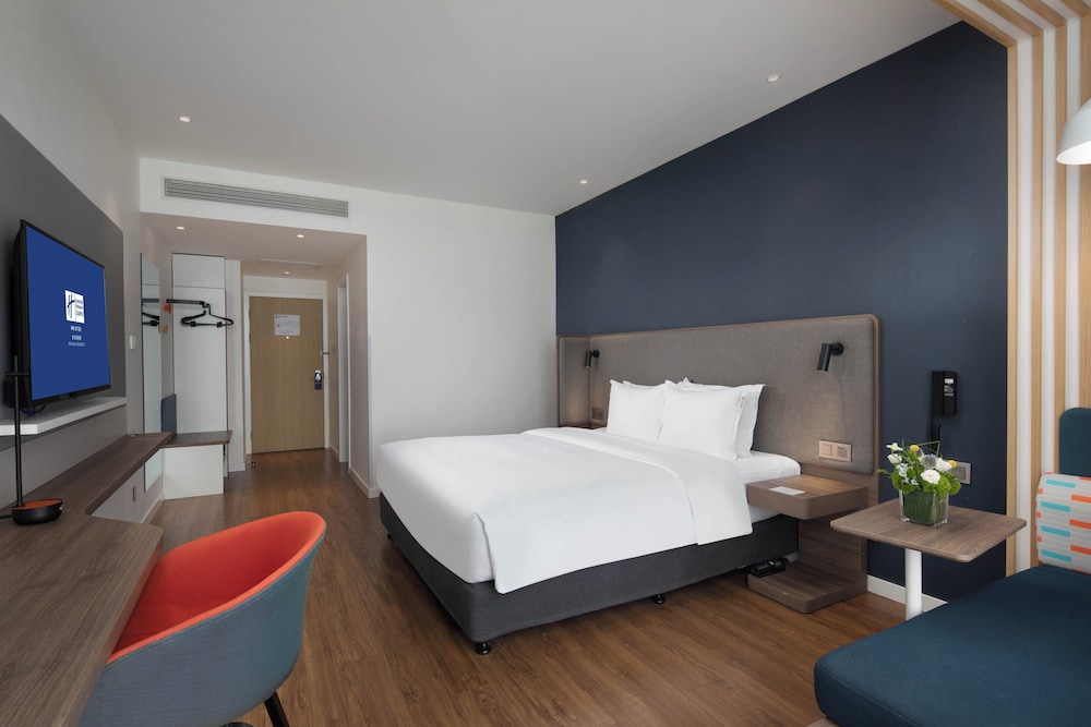 Standard, Twin Beds, City View
