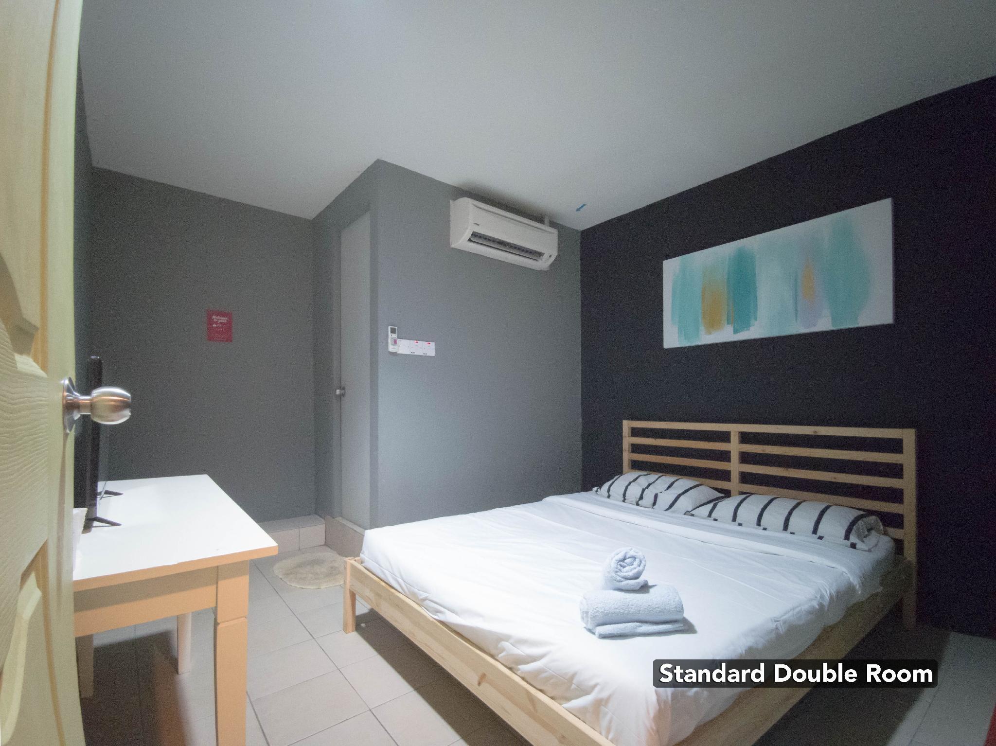 Standard, Queen Bed, No Window