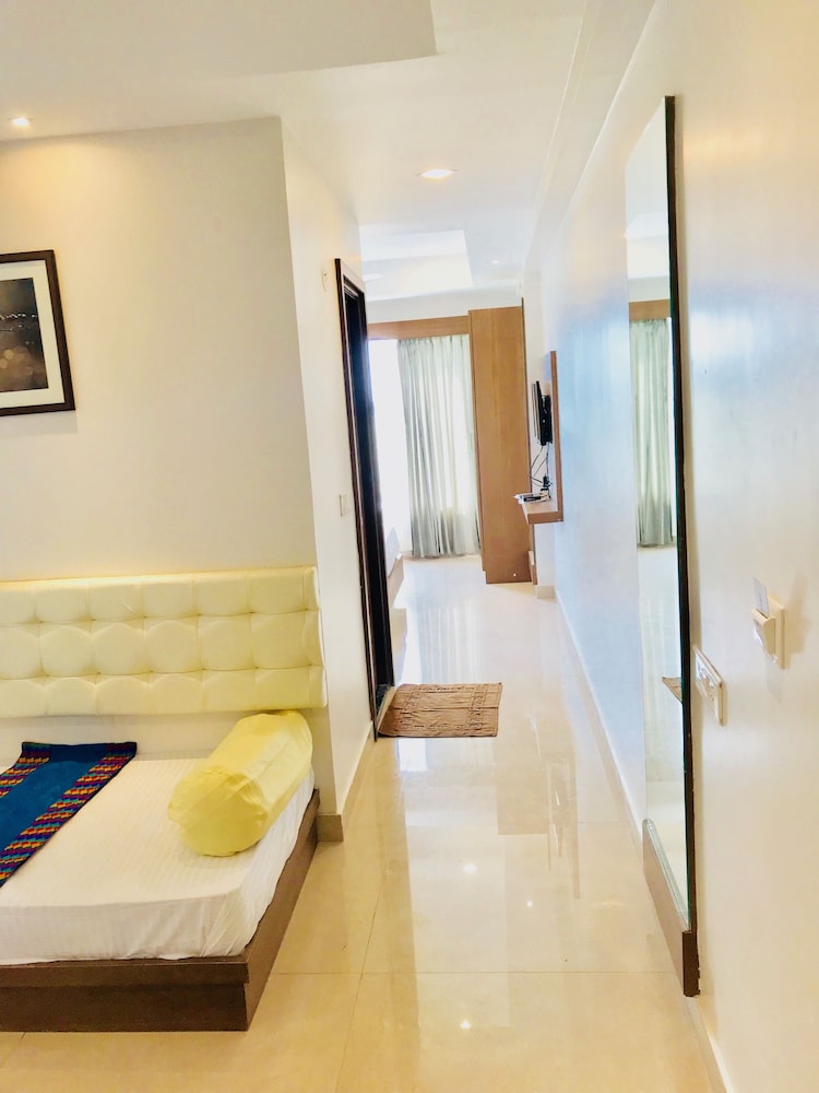 Regalia Inn & Suites 27/37