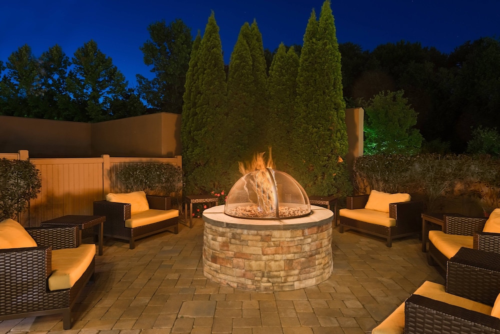 Courtyard Danbury 19/29