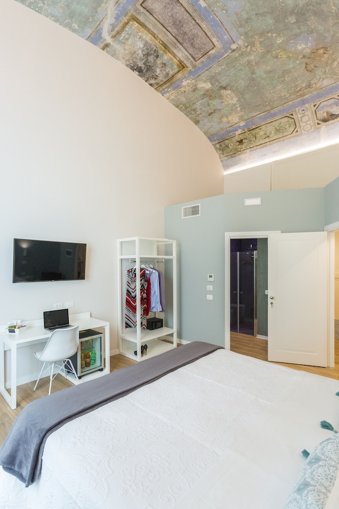 Bellaroto Suite 17/58