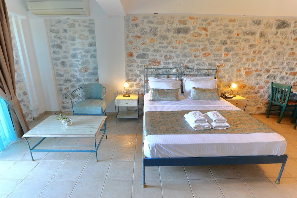 Vathi Hotel 6/50