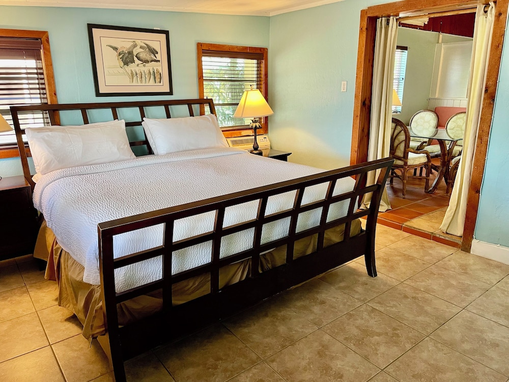 1 Bedroom, Suite, 1 King and 2 Double Beds, Bay View, Kitchen