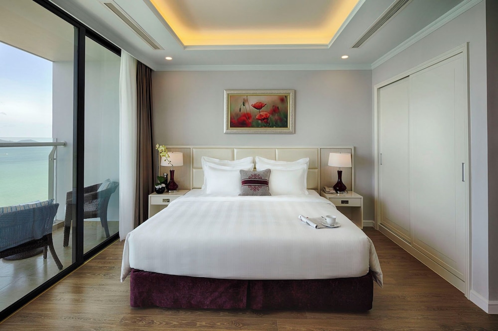 Studio, Twin Beds, King Bed, Ocean Front