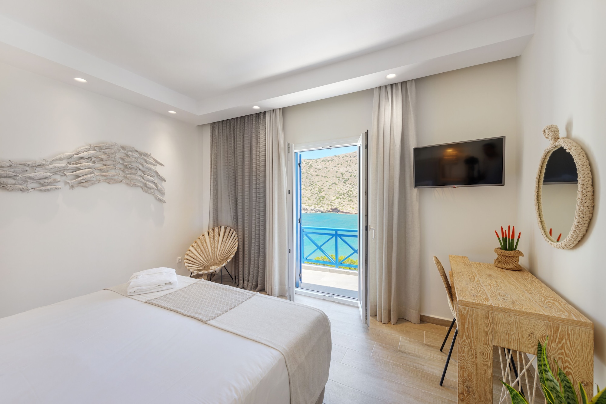 Dolphin Bay Suite, Twin Beds, Queen Bed, Panoramic Sea View, Sofa