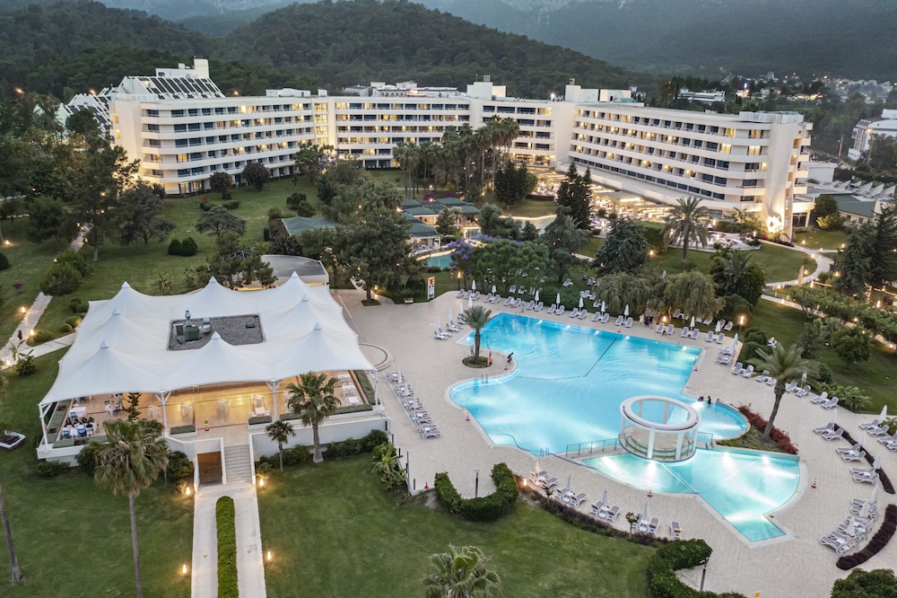 Mirage Park Resort Hotel 8/79