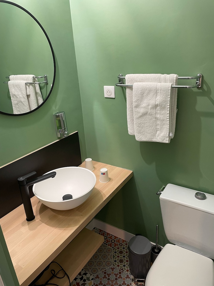LOGIS BEAUJOIRE HOTEL 34/37