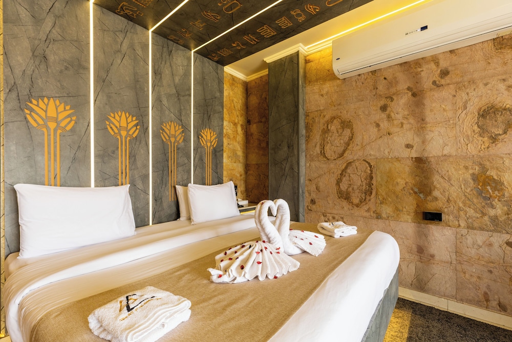 Junior Suite, King Bed, Pyramids View, Balcony، Great Pyramid Inn 5/10