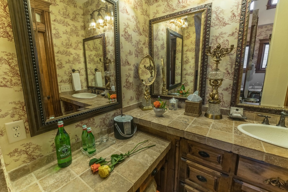 The Victoria B & B 68/71
