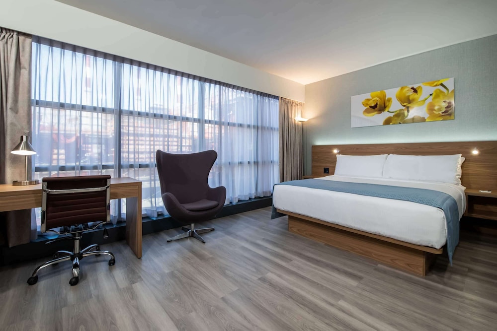 Wingate By Wyndham Long Island City 23/45