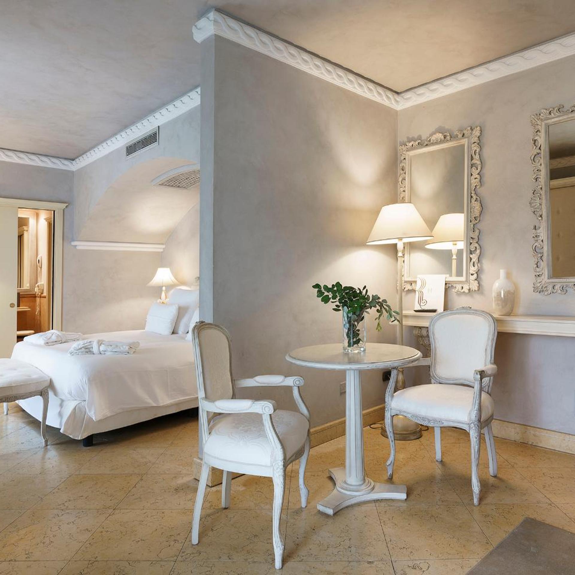 جناح بشرفة، Romano Palace 6/10