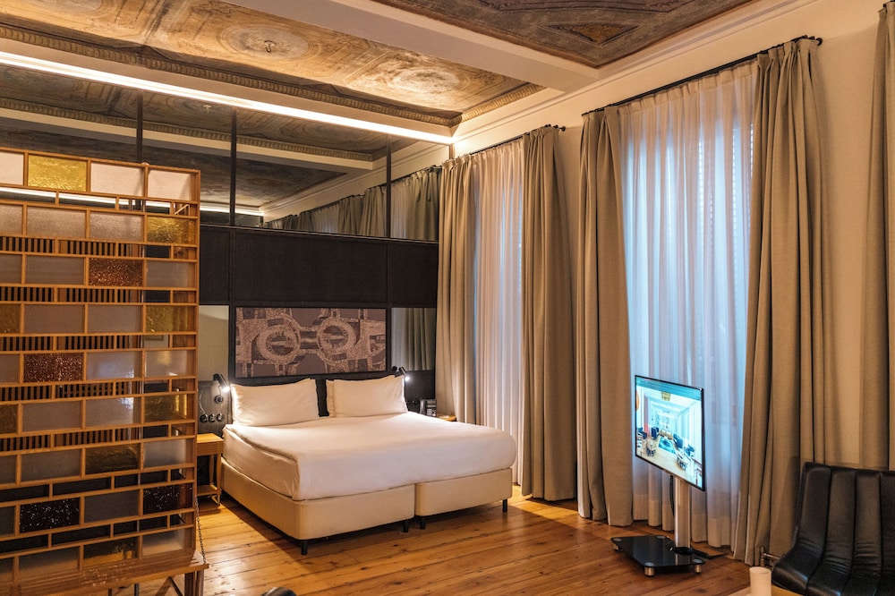 Historical, Suite, King Bed
