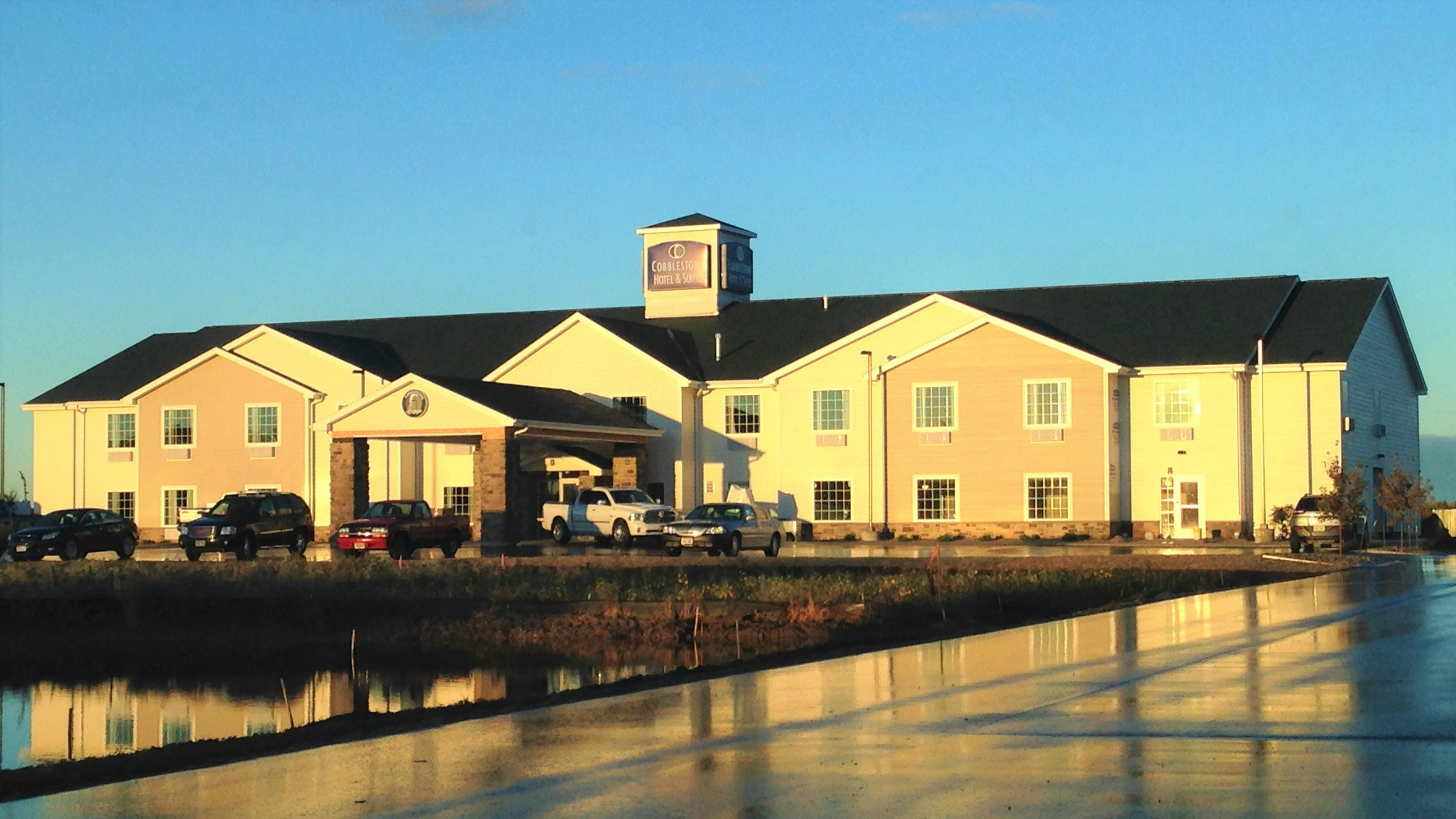 Cobblestone Hotel & Suites - Pulaski 58/62