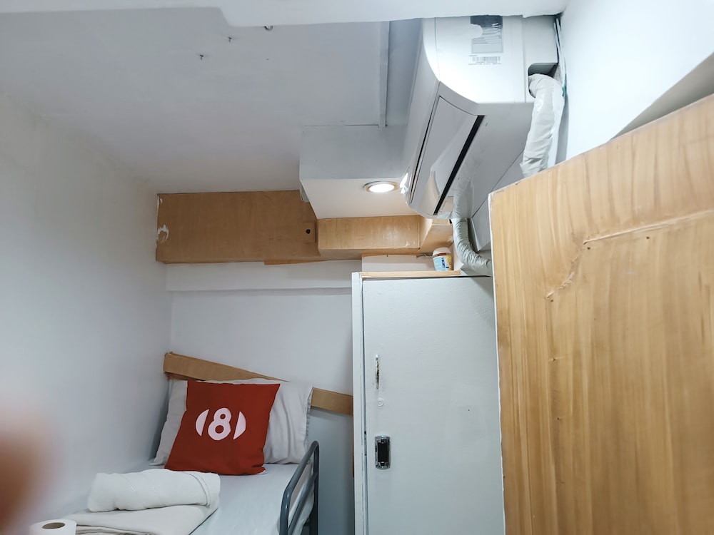 8Hostel 30/50