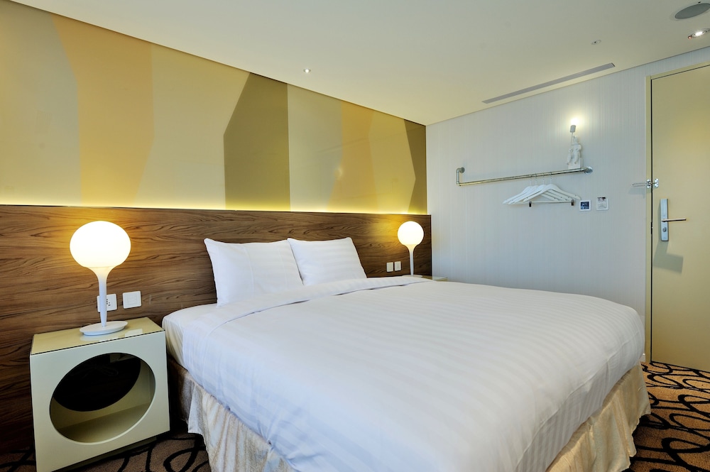 GREEN WORLD HOTEL ZHONGHUA 32/80
