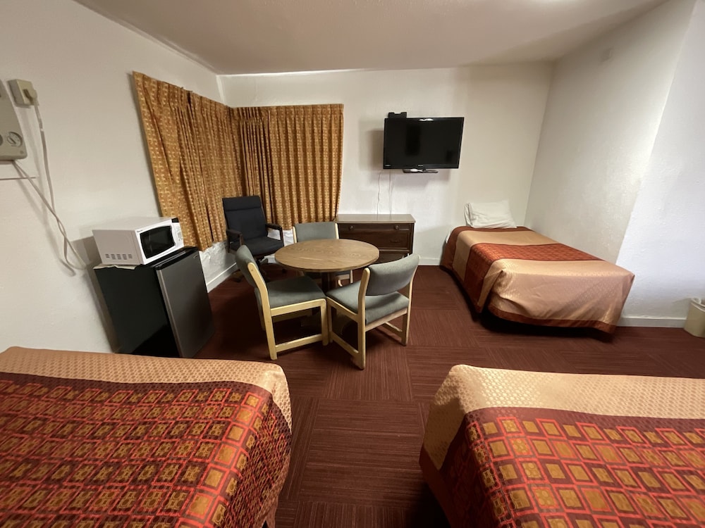 Kansan Motel 17/25