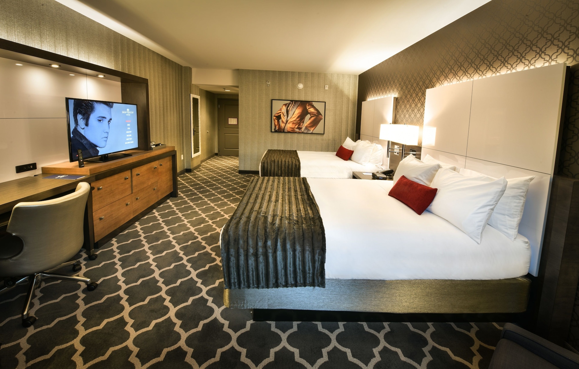 DELUXE, 2 QUEEN BEDS