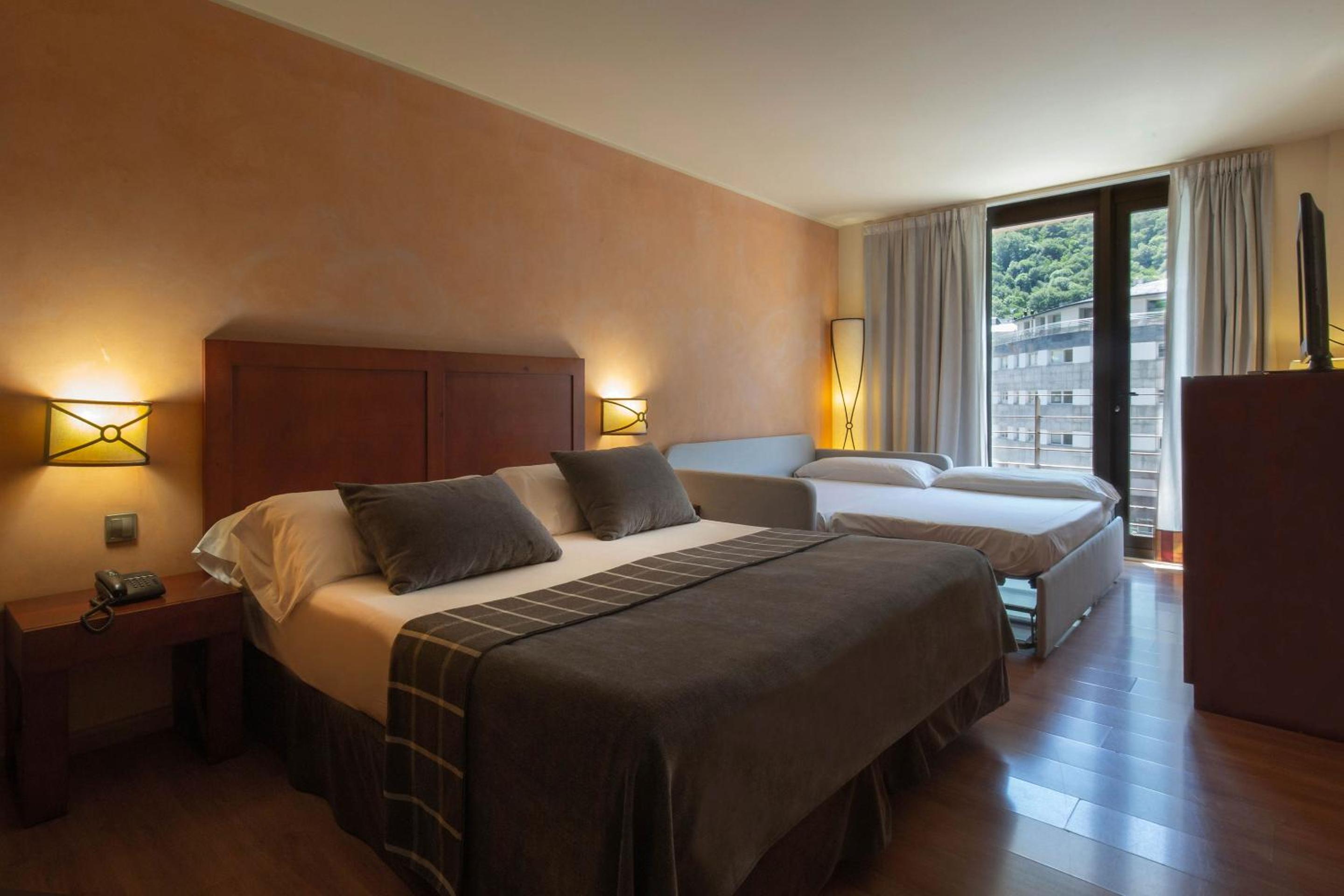 غرفة رباعية بإطلالة على المدينة، Hotel Magic Andorrra 3/9