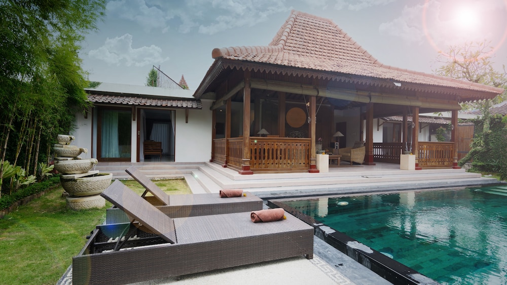 VILLA BERAWA BALI 70/77