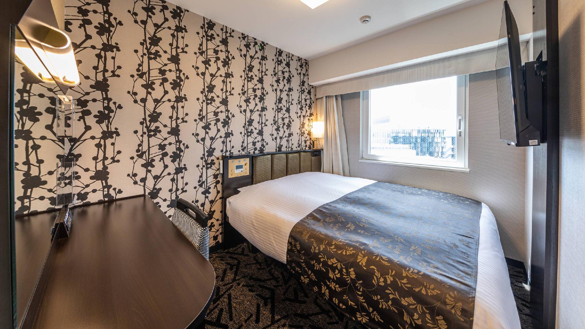 Room, 2 Queen Beds, Shared Bathroom, Central Building
