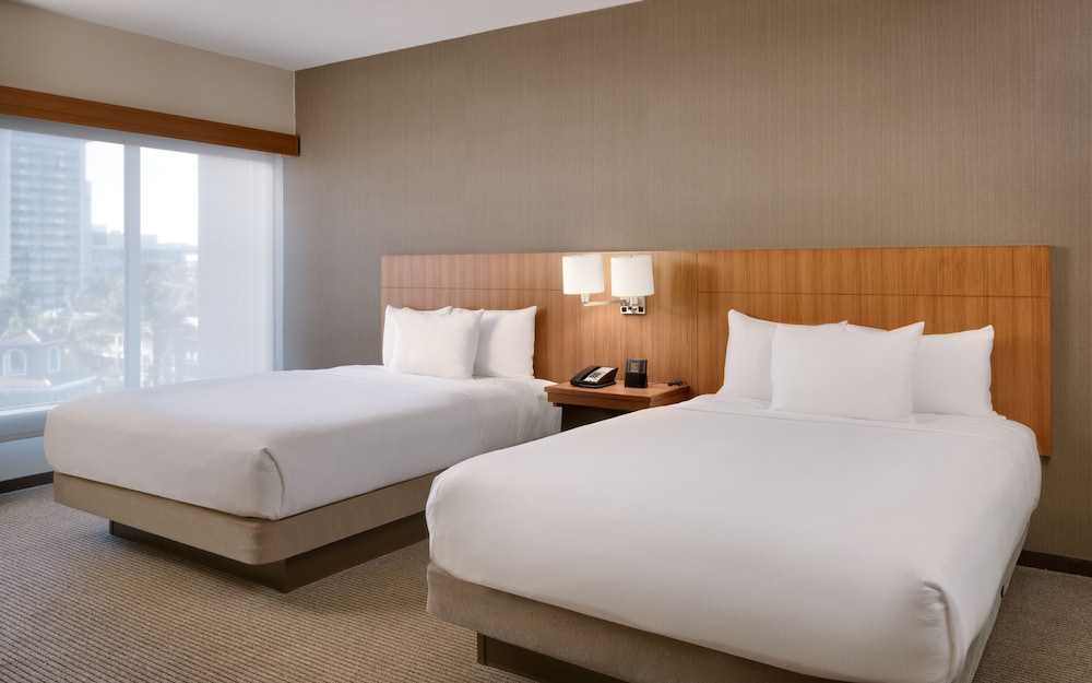 Hyatt Place Tulsa Downtown 24/74