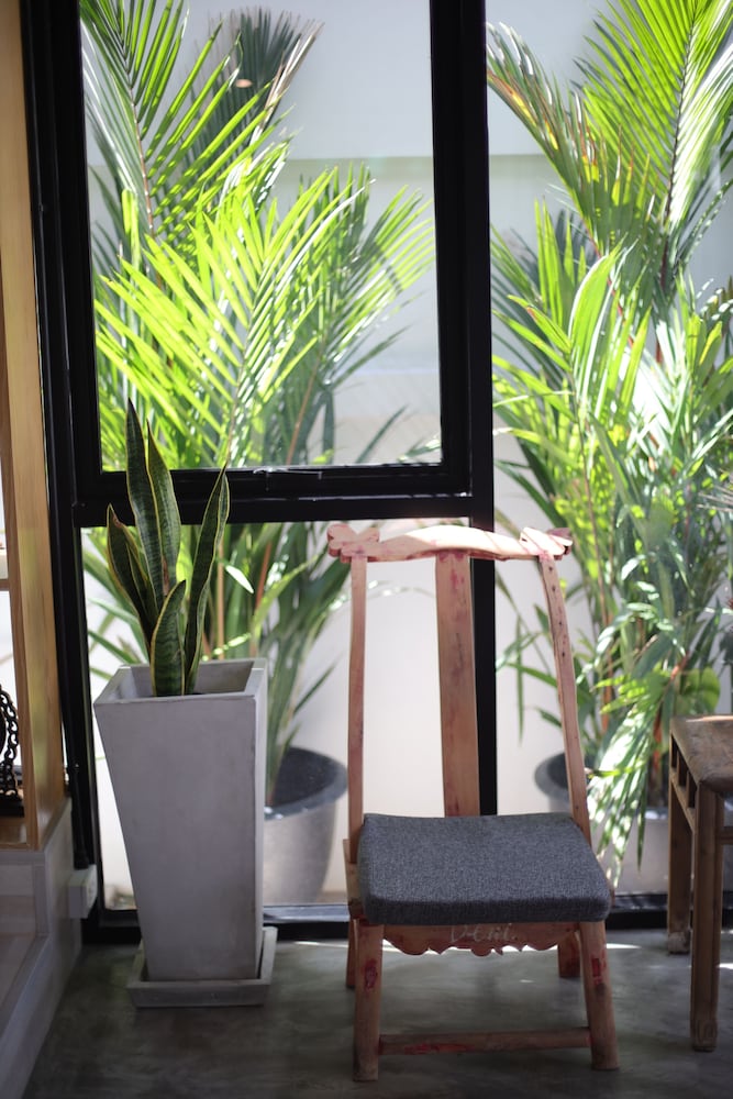 Yolo Bangkok Boutique Hotel 45/50